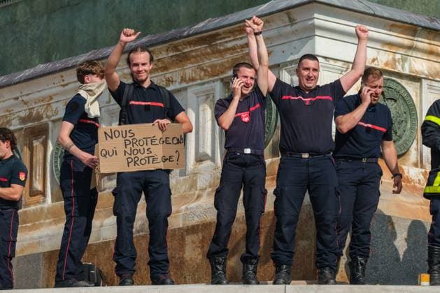 RECORD DATE NOT STATED Protest by professional firefighters in Paris Photo by Arnaud BEINAT Maxppp September 29, 2026, Paris, France National protest by professional firefighters  Copyright: xMAXPPPxArnaudxBeinatx ABE2609829-14 ABE2609829-14