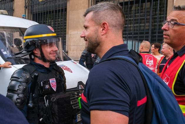 RECORD DATE NOT STATED Protest by professional firefighters in Paris Photo by Arnaud BEINAT Maxppp September 29, 2026, Paris, France National protest by professional firefighters  Copyright: xMAXPPPxArnaudxBeinatx ABE2609829-16 ABE2609829-16