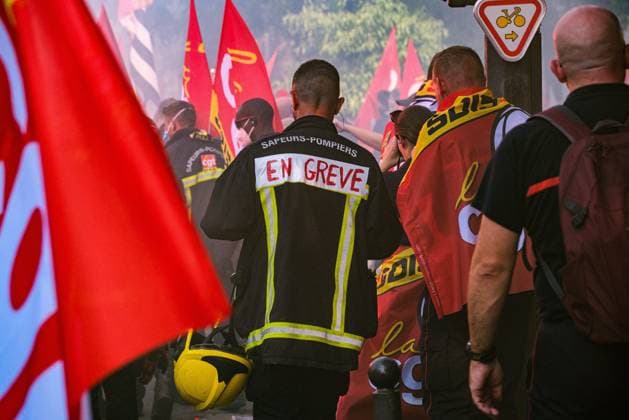 RECORD DATE NOT STATED Protest by professional firefighters in Paris Photo by Arnaud BEINAT Maxppp September 29, 2026, Paris, France National protest by professional firefighters  Copyright: xMAXPPPxArnaudxBeinatx ABE2609829-02 ABE2609829-02