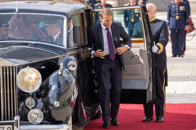 September 29, 2026, Madrid, Spain: The President of the French Republic, Emmanuel Macron, and First Lady Brigitte Macron attend the official reception with military honors hosted by the King and Queen of Spain, Felipe VI and Letizia, at the Royal Palace of Madrid. Madrid Spain  - ZUMAs197 20260929_aaa_s197_223 Copyright: xDavidxCanalesx