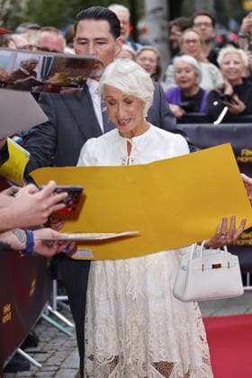 Helen Mirren bei der Ankunft zur Ehrung mit dem Douglas-Sirk-Preis am 29.09. 2026 im Cinemaxx im Rahmen vom 34. Filmfest in Hamburg Helen Mirren attends honoring ceremony with Douglas Sirk Award at Cinemaxx Dammtor on Septmeber 29, 2026 in Hamburg, Germany Douglas-Sirk-Preis fuer Helen Mirren beim 34. Filmfest in Hamburg