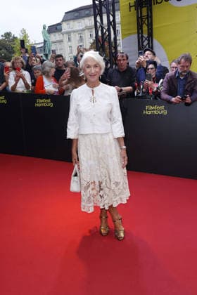 Helen Mirren bei der Ankunft zur Ehrung mit dem Douglas-Sirk-Preis am 29.09. 2026 im Cinemaxx im Rahmen vom 34. Filmfest in Hamburg Helen Mirren attends honoring ceremony with Douglas Sirk Award at Cinemaxx Dammtor on Septmeber 29, 2026 in Hamburg, Germany Douglas-Sirk-Preis fuer Helen Mirren beim 34. Filmfest in Hamburg