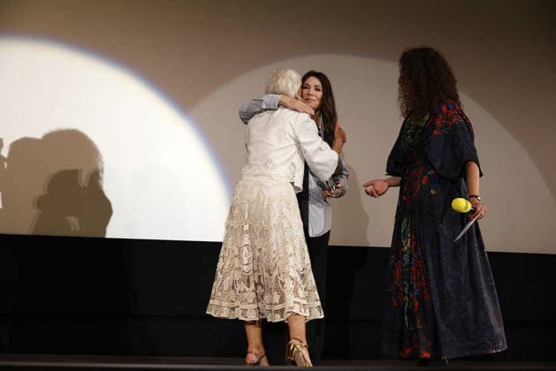 Helen Mirren mit Iris Berben und Malika Rabahallah (Festival Chefin) bei der Ehrung mit dem Douglas-Sirk-Preis am 29.09. 2026 im Cinemaxx im Rahmen vom 34. Filmfest in Hamburg Helen Mirren, Iris Berben and Malika Rabahallah (CEO Festival) attend honoring ceremony with Douglas Sirk Award at Cinemaxx Dammtor on Septmeber 29, 2026 in Hamburg, Germany Douglas-Sirk-Preis fuer Helen Mirren beim 34. Filmfest in Hamburg