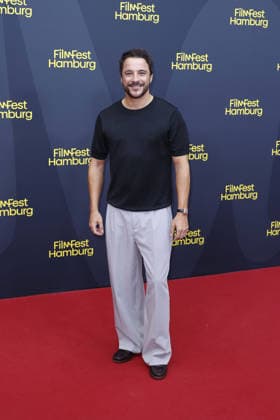 Kostja Ullmann bei der Die dritte Hochzeit (ZDF) Premiere Photocall am 29.09.2026 im Cinemaxx im Rahmen vom 34. Filmfest in Hamburg Kostja Ullmann attends the Die dritte Hochzeit premiere on September 29, 2026 during the 34th Film Festival in Hamburg, Germany Die dritte Hochzeit Filmpremiere beim 34. Filmfest in Hamburg