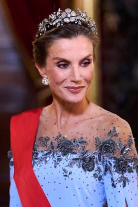 29-09-2026 Gala Queen Letizia pose before the galadinner at the royal palace in Madrid on the 1st day of the 2 day statevisit to Spain. No Spain Â  Copyright: xPPEx