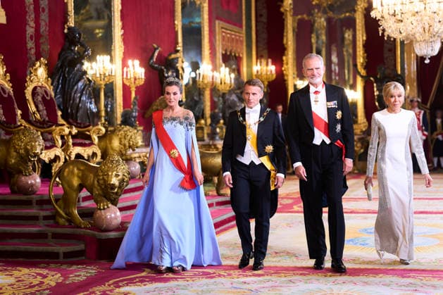 29-09-2026 Gala Queen Letizia and King Felipe with Emmanuel Macron and Brigitte Macron pose before the galadinner at the royal palace in Madrid on the 1st day of the 2 day statevisit to Spain. No Spain Â  Copyright: xPPEx