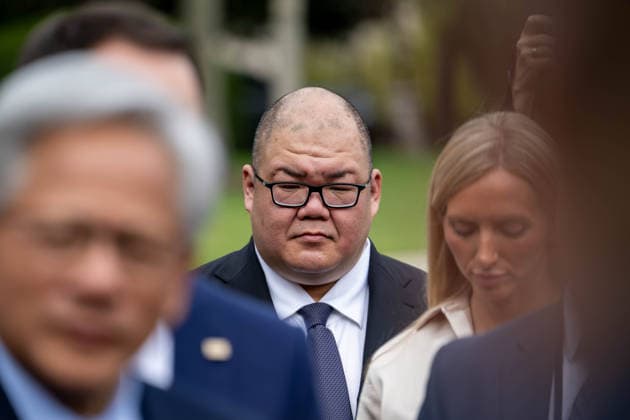 September 29, 2026, Washington, District Of Coulmbia, United States: White House Communications Director STEVEN CHEUNG stands with technology executives during a surprise gaggle with President DONALD TRUMP at the White House. Washington United States - ZUMAk206 20260929_znp_k206_029 Copyright: xMattxKaminskyx