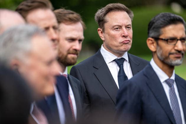September 29, 2026, Washington, District Of Coulmbia, United States: ELON MUSK stands in the background as President DONALD TRUMP speaks to reporters during a surprise gaggle with technology executives at the White House. Washington United States - ZUMAk206 20260929_znp_k206_022 Copyright: xMattxKaminskyx