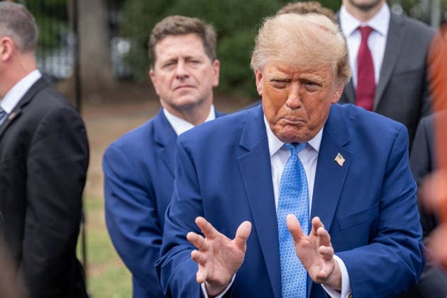 September 29, 2026, Washington, District Of Coulmbia, United States: President DONALD TRUMP speaks to reporters during a surprise gaggle with technology CEOs at the White House following a meeting focused on artificial intelligence. Washington United States - ZUMAk206 20260929_znp_k206_025 Copyright: xMattxKaminskyx