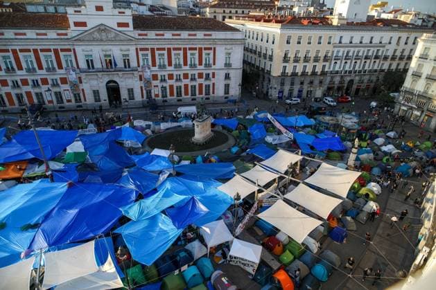 Madrid housing rights camp enters fourth day MADRID, SPAIN, SEPTEMBER 29, 2026: Housing rights activists continue their encampment at Puerta del Sol in central Madrid for a fourth day, with hundreds of tents occupying the square. The protest began following demonstrations over Spain™s housing crisis and the eviction of 87-year-old Maricarmen Abascal from the home where she had lived for more than seven decades. Although an agreement has since been reached allowing Abascal to return to her home, organizers said the encampment will continue as protesters demand broader measures against evictions and rising housing costs. Madrid Spain Copyright: x xC.xCarvajalx xJNAxPressx