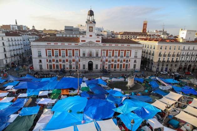 Madrid housing rights camp enters fourth day MADRID, SPAIN, SEPTEMBER 29, 2026: Housing rights activists continue their encampment at Puerta del Sol in central Madrid for a fourth day, with hundreds of tents occupying the square. The protest began following demonstrations over Spain™s housing crisis and the eviction of 87-year-old Maricarmen Abascal from the home where she had lived for more than seven decades. Although an agreement has since been reached allowing Abascal to return to her home, organizers said the encampment will continue as protesters demand broader measures against evictions and rising housing costs. Madrid Spain Copyright: x xC.xCarvajalx xJNAxPressx