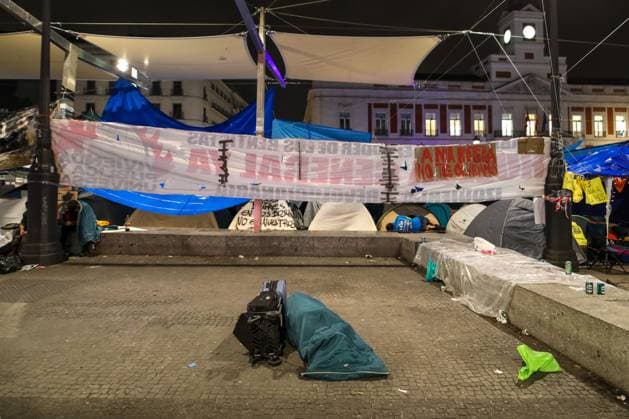 Madrid housing rights camp enters fourth day MADRID, SPAIN, SEPTEMBER 29, 2026: Housing rights activists continue their encampment at Puerta del Sol in central Madrid for a fourth day, with hundreds of tents occupying the square. The protest began following demonstrations over Spain™s housing crisis and the eviction of 87-year-old Maricarmen Abascal from the home where she had lived for more than seven decades. Although an agreement has since been reached allowing Abascal to return to her home, organizers said the encampment will continue as protesters demand broader measures against evictions and rising housing costs. Madrid Spain Copyright: x xC.xCarvajalx xJNAxPressx