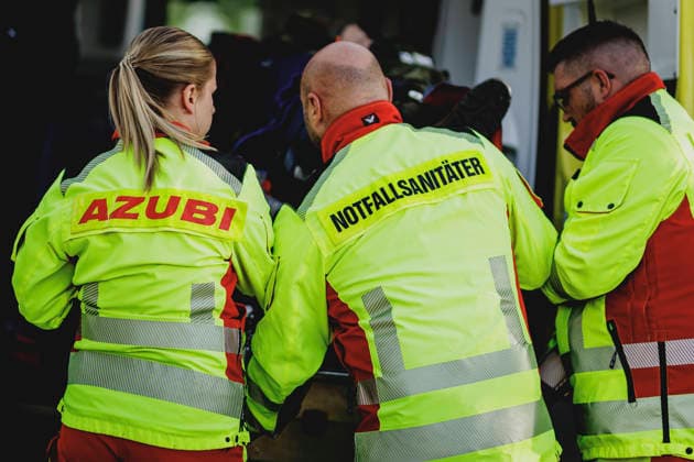 Notfallsanitaeter, aufgenommen im Rahmen einer simulierten notaerztlichen Versorgung im Rahmen einer Bundeswehr-Uebung in Stendal, 29.09.2026. Stendal Deutschland Copyright: xFlorianxGaertnerx