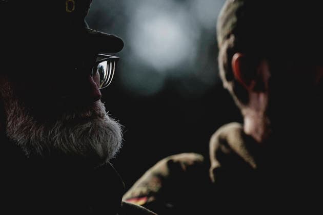 Aelterer Soldat mit Bart, aufgenommen im Rahmen der Uebung (Vigilant Roland II) der Heimatschutzdivision der Bundeswehr im oeffentlichen Raum in Stendal, 29.09.2026. Im Rahmen der Uebung trainieren die Soldaten und Soldatinnen unter anderem die Versorgung nach einem Autounfall sowie das Verhindern von Ausspaehversuchen feindlicher Kraefte. Stendal Deutschland Copyright: xFlorianxGaertnerx