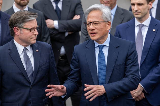 September 29, 2026, Washington, District Of Coulmbia, United States: NVIDIA CEO JENSEN HUANG speaks during a surprise gaggle with President DONALD TRUMP and technology executives at the White House. Washington United States - ZUMAk206 20260929_znp_k206_011 Copyright: xMattxKaminskyx