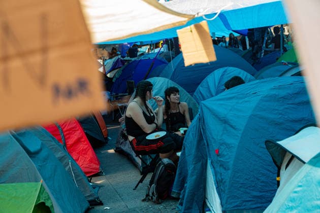 Spain: Housing protest camp in Madrid s Puerta del Sol Young people are camping out in Madrid s Puerta del Sol to protest the difficulty of accessing housing. Madrid Madrid Spain Copyright: FerxCapdeponxArroyo