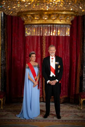Spain s King Felipe VI and Queen Letizia welcome French President and his wife Brigitte Macron - Madrid EB Spain s King Felipe VI and Queen Letizia welcome French President and his wife Brigitte Macron as they arrive to attend a State dinner at Madrid s Royal Palace on September 29, 2026. Photo by Eliot Blondet ABACAPRESS.COM Madrid Spain Spain  Copyright: xBlondetxEliot ABACAx
