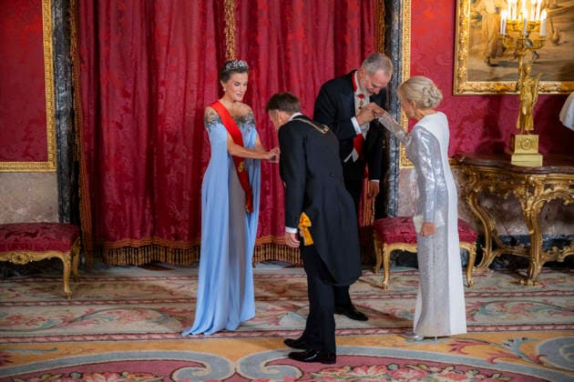 Spain s King Felipe VI and Queen Letizia welcome French President and his wife Brigitte Macron - Madrid EB Spain s King Felipe VI and Queen Letizia welcome French President Emmnauel Macron and his wife Brigitte Macron before a State dinner at Madrid s Royal Palace on September 29, 2026. Photo by Eliot Blondet ABACAPRESS.COM Madrid Spain Spain  Copyright: xBlondetxEliot ABACAx