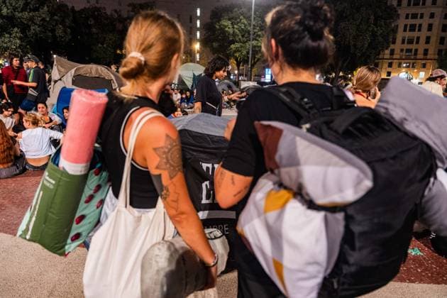 September 29, 2026, Barcelona, Barcelona, Spain: Activists set up tents during a protest encampment at PlaoÂßa de Catalunya. Around 100 people and approximately 20 tents have gathered in the central square to demand affordable housing and protest against housing insecurity, rallying in solidarity with Madrid resident Maricarmen to call for systemic housing reform and an end to evictions. Barcelona Spain - ZUMAa239 20260929_zip_a239_006 Copyright: xMarcxAsensioxClupesx