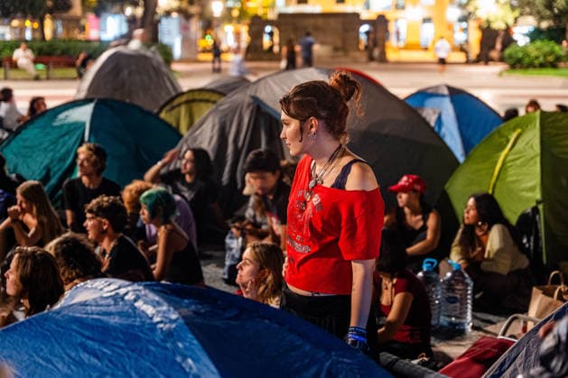 September 29, 2026, Barcelona, Barcelona, Spain: Activists set up tents during a protest encampment at PlaoÂßa de Catalunya. Around 100 people and approximately 20 tents have gathered in the central square to demand affordable housing and protest against housing insecurity, rallying in solidarity with Madrid resident Maricarmen to call for systemic housing reform and an end to evictions. Barcelona Spain - ZUMAa239 20260929_zip_a239_008 Copyright: xMarcxAsensioxClupesx