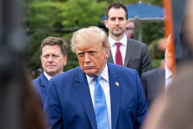 September 29, 2026, Washington, District Of Coulmbia, United States: President DONALD TRUMP speaks to reporters during a surprise gaggle with technology CEOs at the White House following a meeting focused on artificial intelligence. Washington United States - ZUMAk206 20260929_znp_k206_001 Copyright: xMattxKaminskyx
