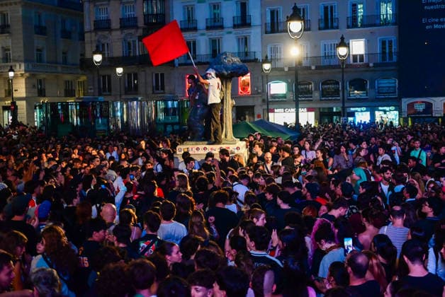 September 29, 2026, Madrid, Madrid, SPAIN: A large crowd gathers around the ongoing protest camp at Puerta del Sol in Madrid, Spain, on September 29, 2026. The square is packed with people showing their support for the housing protesters following reports and warnings about a possible attempt by neo-Nazi groups to forcefully remove the camp. The gathering takes place amid heightened tension surrounding the encampment, which was established after a demonstration demanding access to affordable housing. Madrid SPAIN - ZUMAz108 20260929_znp_z108_072 Copyright: xRichardxZubelzux