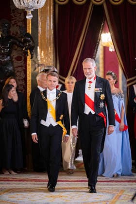 Spain s King Felipe VI and Queen Letizia welcome French President and his wife Brigitte Macron - Madrid EB Spain s King Felipe VI and Queen Letizia welcome French President Emmnauel Macron and his wife Brigitte Macron before a State dinner at Madrid s Royal Palace on September 29, 2026. Photo by Eliot Blondet ABACAPRESS.COM Madrid Spain Spain  Copyright: xBlondetxEliot ABACAx