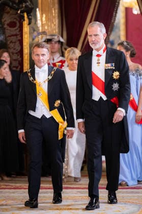 Spain s King Felipe VI and Queen Letizia welcome French President and his wife Brigitte Macron - Madrid EB Spain s King Felipe VI and Queen Letizia welcome French President Emmnauel Macron and his wife Brigitte Macron before a State dinner at Madrid s Royal Palace on September 29, 2026. Photo by Eliot Blondet ABACAPRESS.COM Madrid Spain Spain  Copyright: xBlondetxEliot ABACAx