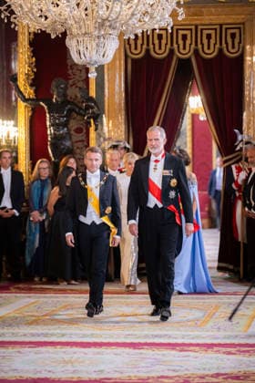 Spain s King Felipe VI and Queen Letizia welcome French President and his wife Brigitte Macron - Madrid EB Spain s King Felipe VI and Queen Letizia welcome French President Emmnauel Macron and his wife Brigitte Macron before a State dinner at Madrid s Royal Palace on September 29, 2026. Photo by Eliot Blondet ABACAPRESS.COM Madrid Spain Spain  Copyright: xBlondetxEliot ABACAx