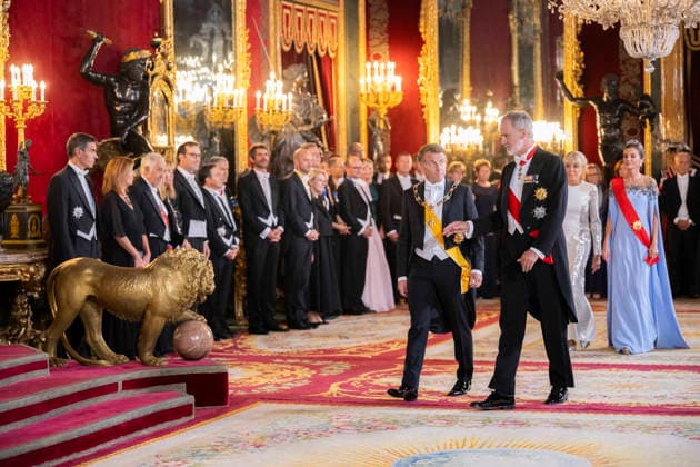 Spain s King Felipe VI and Queen Letizia welcome French President and his wife Brigitte Macron - Madrid EB Spain s King Felipe VI and Queen Letizia welcome French President Emmnauel Macron and his wife Brigitte Macron before a State dinner at Madrid s Royal Palace on September 29, 2026. Photo by Eliot Blondet ABACAPRESS.COM Madrid Spain Spain  Copyright: xBlondetxEliot ABACAx