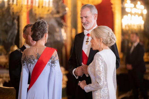 Spain s King Felipe VI and Queen Letizia welcome French President and his wife Brigitte Macron - Madrid EB Spain s King Felipe VI and Queen Letizia welcome French President Emmnauel Macron and his wife Brigitte Macron before a State dinner at Madrid s Royal Palace on September 29, 2026. Photo by Eliot Blondet ABACAPRESS.COM Madrid Spain Spain  Copyright: xBlondetxEliot ABACAx