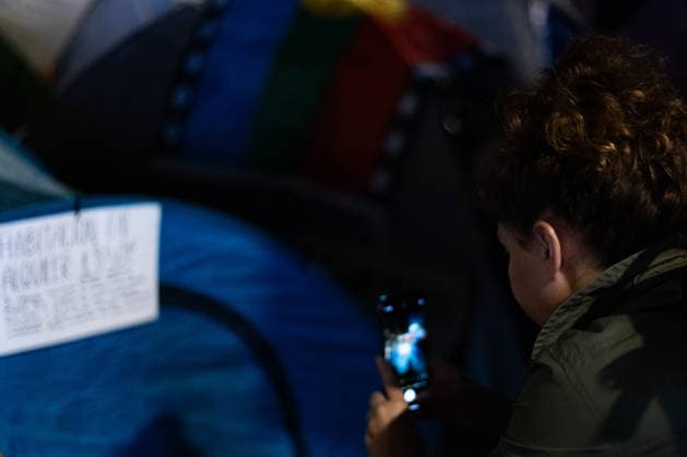 September 29, 2026, Madrid, Madrid, SPAIN: The encampment at Madrid s Puerta del Sol continues. On the fourth night, thousands of people joined in following threats by the proto-fascist group Desokupa to clear the square..The encampment began after the eviction of Maricarmen, an 87-year-old woman forced out of the apartment where she had lived for 70 years. Madrid SPAIN - ZUMAl221 20260929_zip_l221_052 Copyright: xIgnacioxLopezxIsasmendix