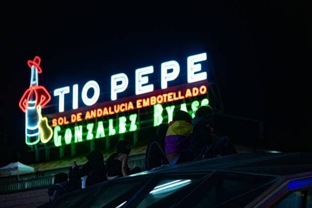 September 29, 2026, Madrid, Madrid, SPAIN: The encampment at Madrid s Puerta del Sol continues. On the fourth night, thousands of people joined in following threats by the proto-fascist group Desokupa to clear the square..The encampment began after the eviction of Maricarmen, an 87-year-old woman forced out of the apartment where she had lived for 70 years. Madrid SPAIN - ZUMAl221 20260929_zip_l221_054 Copyright: xIgnacioxLopezxIsasmendix