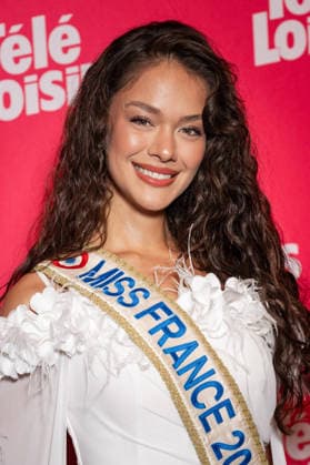 Tele Loisirs Awards - Paris Miss France 2026 Hinaupoko Deveze attends a photocall at the Tele Loisirs Awards 2026 at the Casino de Paris in Paris, France, on September 29, 2026. Photo by Alexis Jumeau ABACAPRESS.COM Paris France  Copyright: xJumeauxAlexis ABACAx