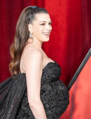 September 29, 2026, Bronx, New York, USA: Anne Hathaway wearing dress by Prabal Gurung attends premiere of Amazon MGM Studios Verity at AMC Lincoln Square in New York, NY on September 29, 2026. Bronx USA - ZUMAr339 20260929_znp_r339_023 Copyright: xLevxRadinx