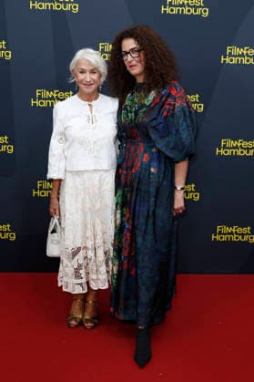 Helen Mirren und Malika Rabahallah bei der Premiere des Kinofilms Ein Talent fürs Morden A Talent for Murder und Douglas Sirk Award Verleihung auf dem 34. Filmfest Hamburg im Cinemaxx Dammtor. Hamburg, Deutschland, 29.09.2026