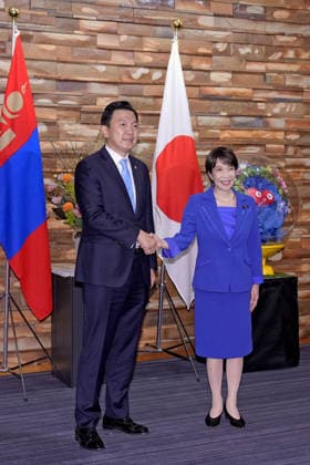 Japan-Mongolia summit Japanese Prime Minister Sanae Takaichi (R) shakes hands with Mongolian Prime Minister Uchral Nyam-Osor at the premier s office in Tokyo on Sept. 29, 2026.  A14AA0005629352P