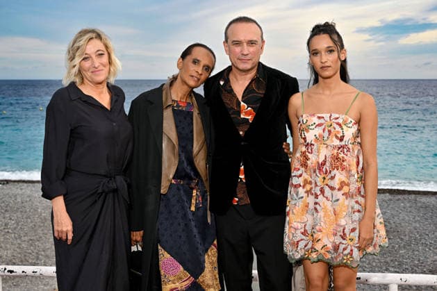 Valeria Bruni Tedeschi, Vincent Perez with his wife Karine Silla and their daughter Tess. Photocall for the film *Un jeu dangereux* at the 8th edition of the Cinéroman Festival in Nice on September 29, 2026, Nice, France  Copyright: xDominiquexJacovidesx-xBrunoxBebertx xBestimagexDominiquexJacovidesx-xBrunoxBebertx xBestimagex