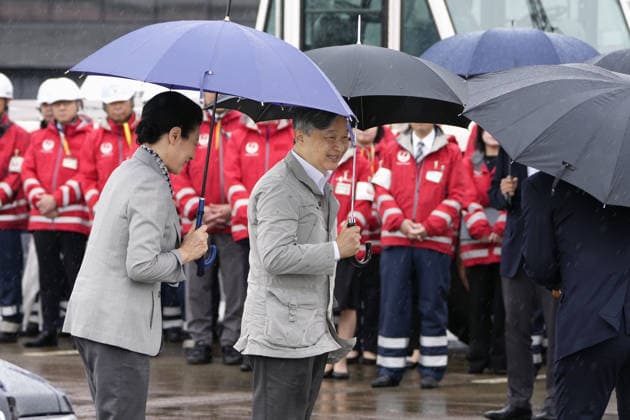 Emperor, empress off to quake-hit Kumamoto Pref. Japan s Emperor Naruhito and Empress Masako are pictured at Haneda airport in Tokyo on Sept. 30, 2026, before flying to Kumamoto Prefecture, southwestern Japan, to visit areas affected by a massive earthquake in July.  A14AA0005629389P