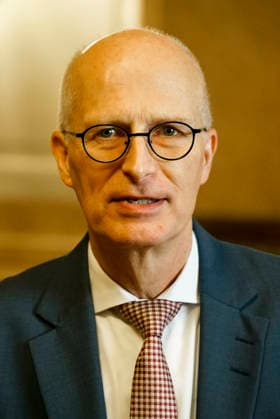 CNTV RATHAUS- Hamburger Buergermeister Peter Tschentscher SPD Politiker in Hamburger Rathaus am 29.09.2026 Hamburg Deutschland
