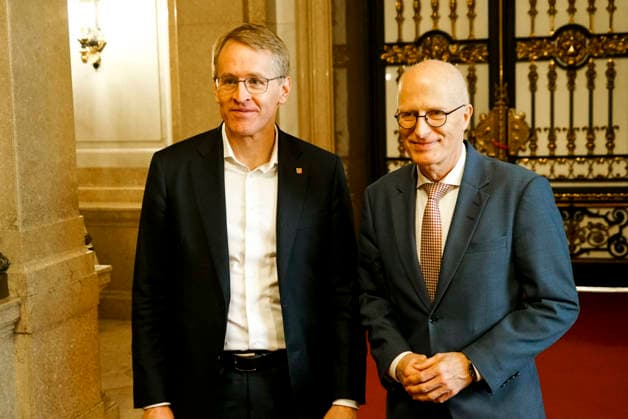 CNTV RATHAUS- Schleswig-Holsteins Ministerpraesident Daniel Guenther CDU Politikert besucht den Hamburger Buergermeister Peter Tschentscher SPD Politiker im Hamburger Rathaus am 29.09.2026 Hamburg Deutschland