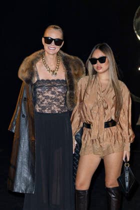 Laeticia Hallyday and her daughter Joy at the Saint Laurent Women’s Ready-to-Wear Spring Summer 2027 show photocall during Paris Fashion Week (PFW) at the Trocadéro Fountain in Paris, France, on September 29, 2026. Olivier Borde, Bestimage. Photocall for the Saint Laurent Women’s Ready-to-Wear Spring Summer 2027 show during Paris Fashion Week (PFW) at the Trocadéro Fountain in Paris, France, on September 29, 2026. France  Copyright: xOLIVIERxBORDEx xBESTIMAGExOLIVIERxBORDEx xBESTIMAGEx