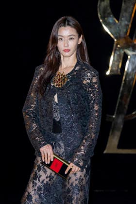 Jun Ji-hyun at the Saint Laurent Women’s Ready-to-Wear Spring Summer 2027 show photocall during Paris Fashion Week (PFW) at the Trocadéro Fountain in Paris, France, on September 29, 2026. Olivier Borde, Bestimage. Photocall for the Saint Laurent Women’s Ready-to-Wear Spring Summer 2027 show during Paris Fashion Week (PFW) at the Trocadéro Fountain in Paris, France, on September 29, 2026. France  Copyright: xOLIVIERxBORDEx xBESTIMAGExOLIVIERxBORDEx xBESTIMAGEx