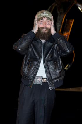 Post Malone at the Saint Laurent Women’s Ready-to-Wear Spring Summer 2027 show photocall during Paris Fashion Week (PFW) at the Trocadéro Fountain in Paris, France, on September 29, 2026. Olivier Borde, Bestimage. Photocall for the Saint Laurent Women’s Ready-to-Wear Spring Summer 2027 show during Paris Fashion Week (PFW) at the Trocadéro Fountain in Paris, France, on September 29, 2026. France  Copyright: xOLIVIERxBORDEx xBESTIMAGExOLIVIERxBORDEx xBESTIMAGEx