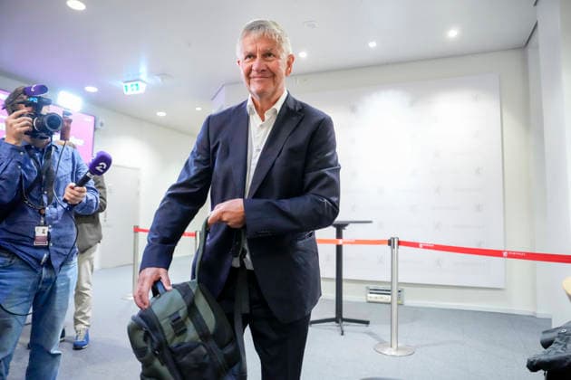 Epstein-horing starter i Stortinget Oslo 20260930. Erik Solheim er til stede i en apen horing i Stortingets kontroll- og konstitusjonskomitÃ om praksisen i Utenriksdepartementet og Jeffrey Epsteins nettverk i Norge. Foto: Heiko Junge NTB Oslo Norge 1wTADLVaJQo EDITORIAL USE ONLY Ref:_BNC_POL1wTADLVaJQo.jpg Copyright: xHeikoxJungex xNTBx