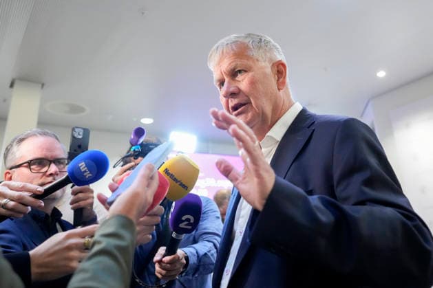 Epstein-horing starter i Stortinget Oslo 20260930. Erik Solheim er til stede i en apen horing i Stortingets kontroll- og konstitusjonskomitÃ om praksisen i Utenriksdepartementet og Jeffrey Epsteins nettverk i Norge. Foto: Heiko Junge NTB Oslo Norge Y6FMrMn5Bhg EDITORIAL USE ONLY Ref:_BNC_POLY6FMrMn5Bhg.jpg Copyright: xHeikoxJungex xNTBx