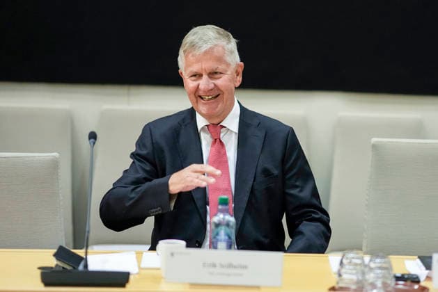 Anen horing om Jeffrey Epsteins nettverk i Norge Oslo 20260930. Stortingets kontroll- og konstitusjonskomitÃ har apen horing om praksisen i Utenriksdepartementet og Jeffrey Epsteins nettverk i Norge. Til sammen to navaerende og ni tidligere statsrader er innkalt Disse er dagens utenriksminister Espen Barth Eide (Ap), og hans forgjengere Jonas Gahr Store (Ap), Borge Brende (H), Ine Eriksen Soreide (H) og Anniken Huitfeldt (Ap), samt utviklingsminister Asmund Aukrust (Ap) og hans forgjengere Anne Beathe Tvinnereim (Sp), Dag-Inge Ulstein (KrF), Nikolai Astrup (H), Heikki Eidsvoll Holmas (SV) og Erik Solheim (SV). Foto: Cornelius Poppe NTB Oslo Norge VMk8rZPe6w8 EDITORIAL USE ONLY Ref:_BNC_POLVMk8rZPe6w8.jpg Copyright: xCorneliusxPoppex xNTBx