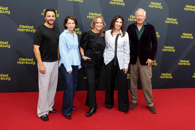 ABB FILMFEST- Kostja Ullmann, Henriette Confurius, Miriam Unger, Iris Berben, Axel Milberg zu Gast auf dem roten Teppich bei der Premiere des Films Die dritte Hochzeit auf dem FilmFest Hamburg 2026 im Kino Cinemaxx Dammtor in Hamburg am 29.09.2026 Hamburg Deutschland