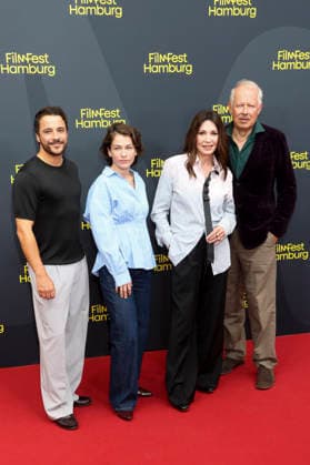 ABB FILMFEST- Kostja Ullmann, Henriette Confurius, Iris Berben, Axel Milberg zu Gast auf dem roten Teppich bei der Premiere des Films Die dritte Hochzeit auf dem FilmFest Hamburg 2026 im Kino Cinemaxx Dammtor in Hamburg am 29.09.2026 Hamburg Deutschland