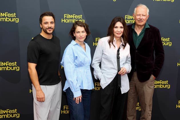 ABB FILMFEST- Kostja Ullmann, Henriette Confurius, Iris Berben, Axel Milberg zu Gast auf dem roten Teppich bei der Premiere des Films Die dritte Hochzeit auf dem FilmFest Hamburg 2026 im Kino Cinemaxx Dammtor in Hamburg am 29.09.2026 Hamburg Deutschland